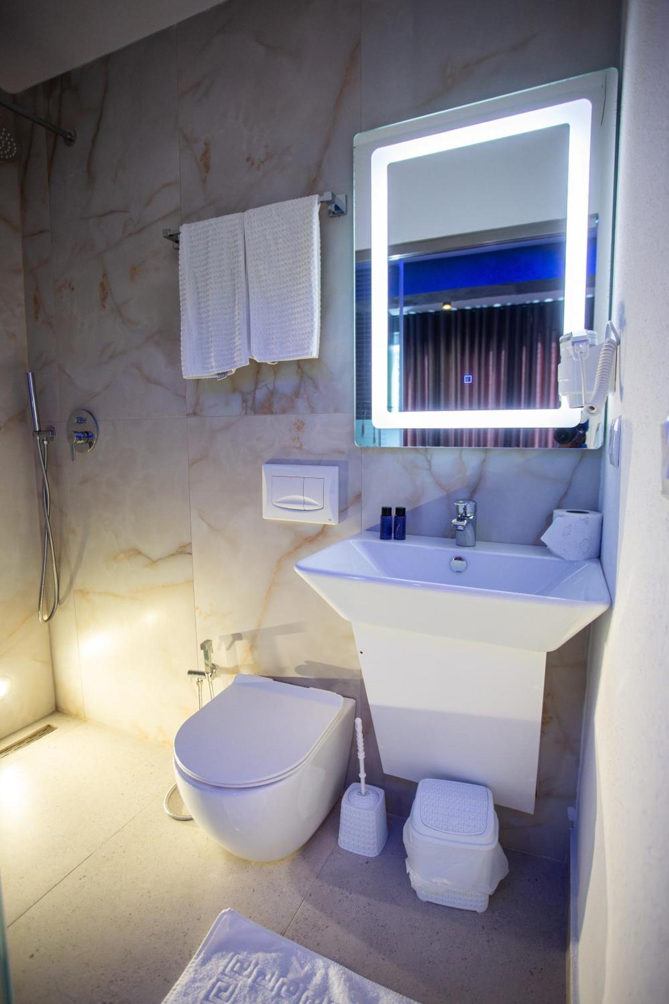 The Bubbles - Jacuzzi Hotel Tirana Exterior photo