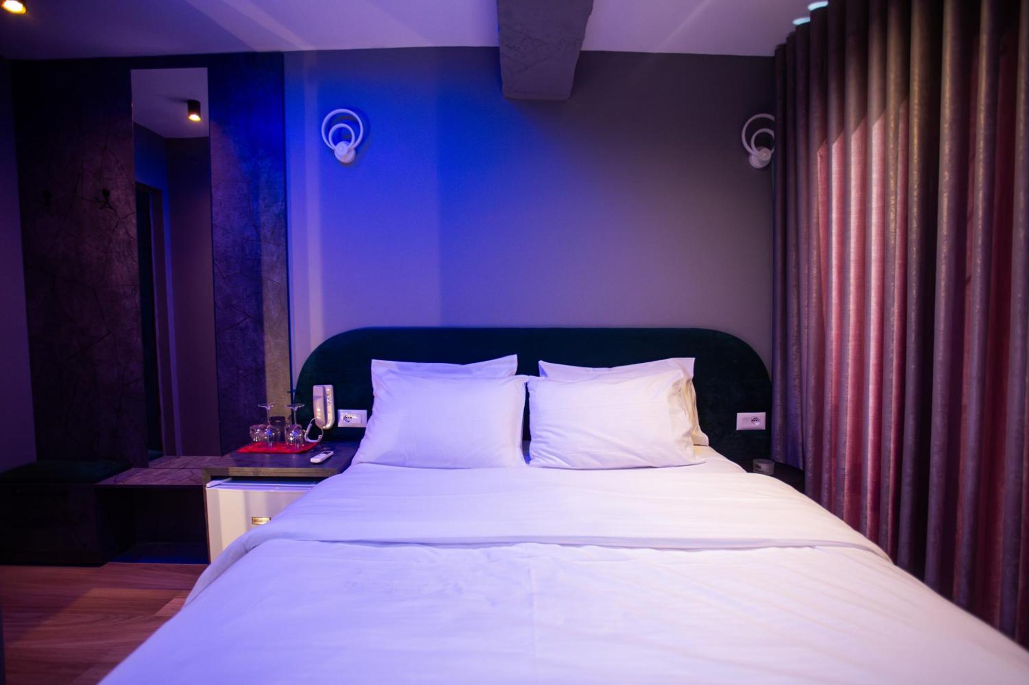 The Bubbles - Jacuzzi Hotel Tirana Exterior photo