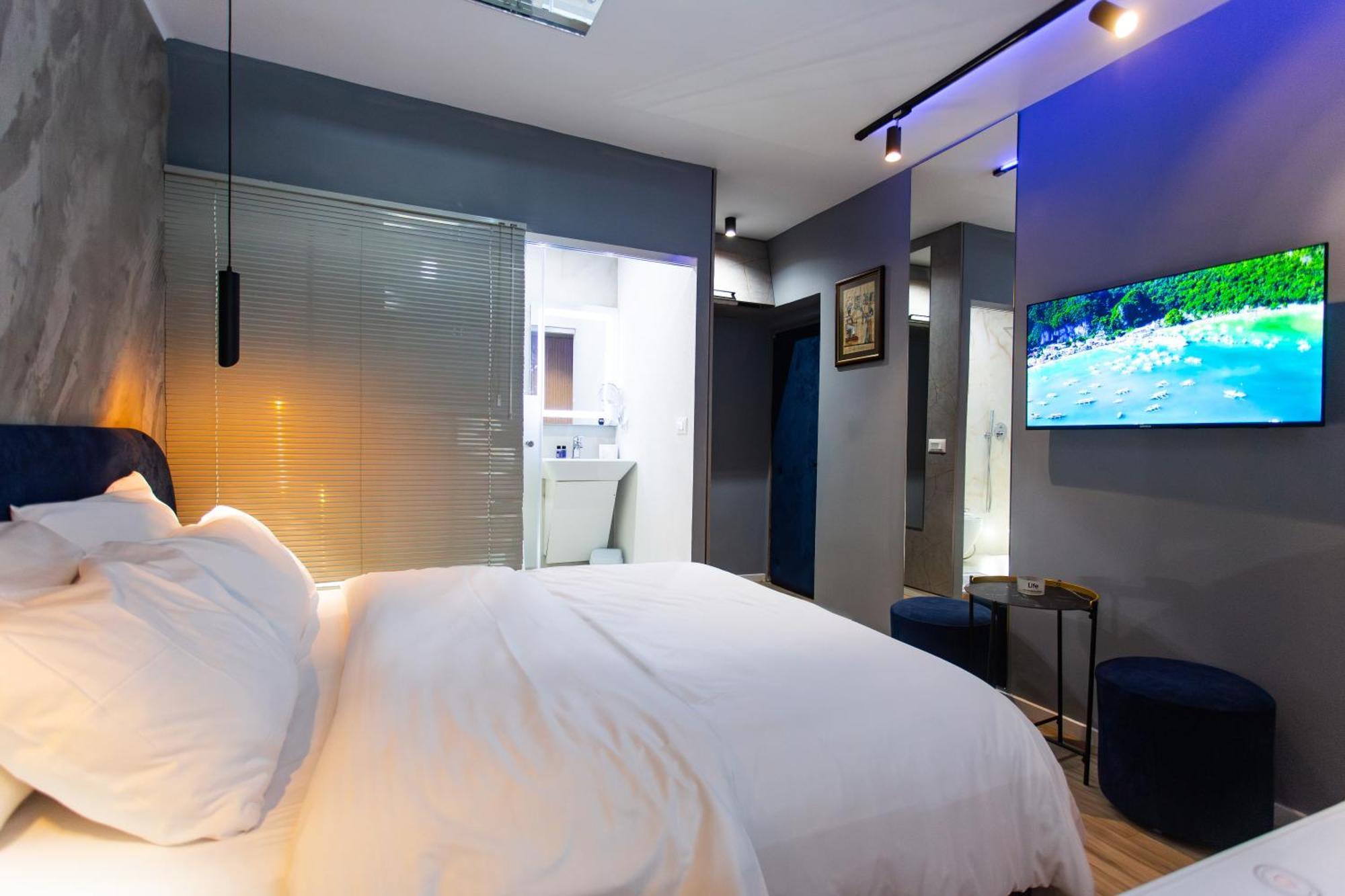 The Bubbles - Jacuzzi Hotel Tirana Exterior photo