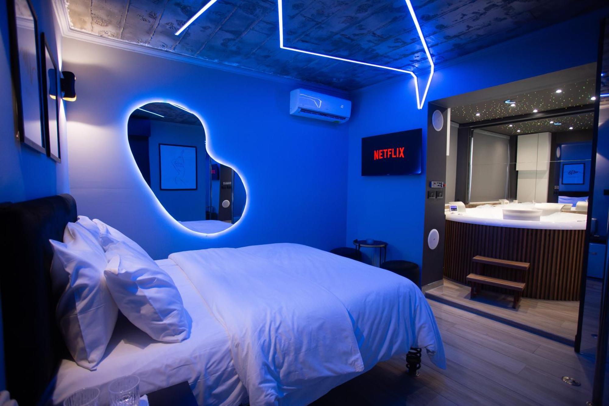 The Bubbles - Jacuzzi Hotel Tirana Exterior photo