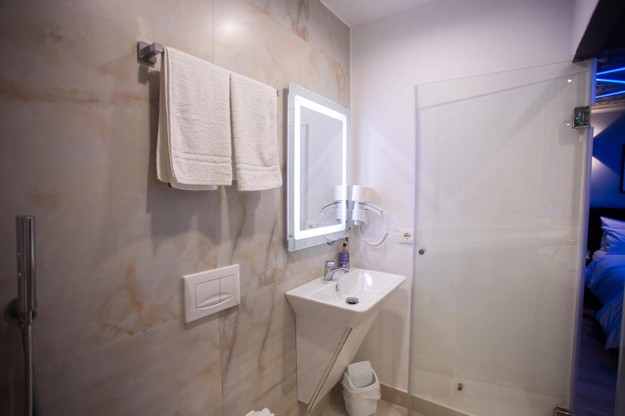 The Bubbles - Jacuzzi Hotel Tirana Exterior photo
