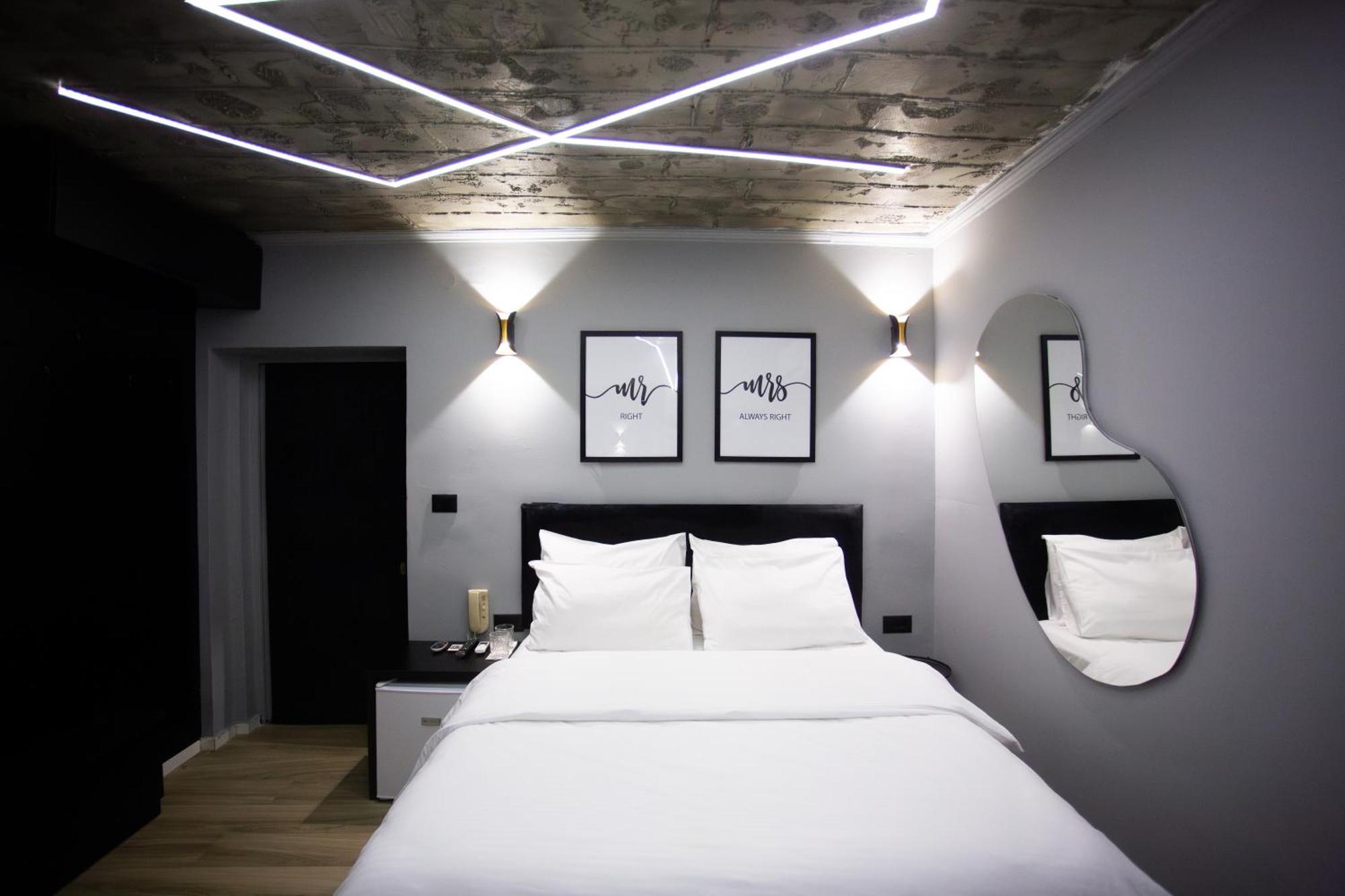 The Bubbles - Jacuzzi Hotel Tirana Exterior photo